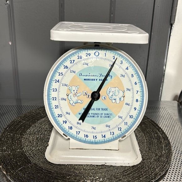 Vintage American Family Nursery Scale - Picture 1 of 8